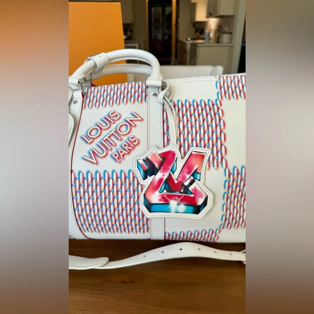 Limited Edition Louis Vuitton Keepall Bandoulière 50 Damien Spray Travel Bag